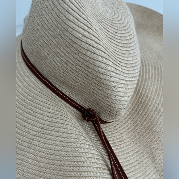 H&M brand new jute hat with bow tie - Picture 3 of 3